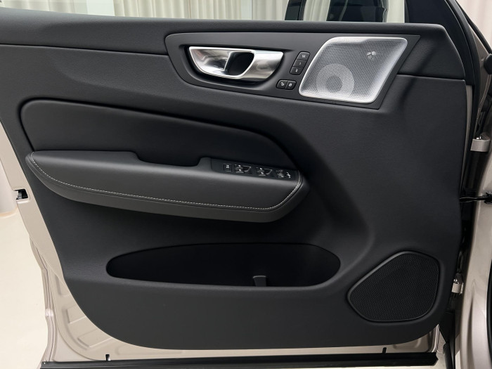 Volvo XC60 T6 AWD RECHARGE ULTRA DARK CZ