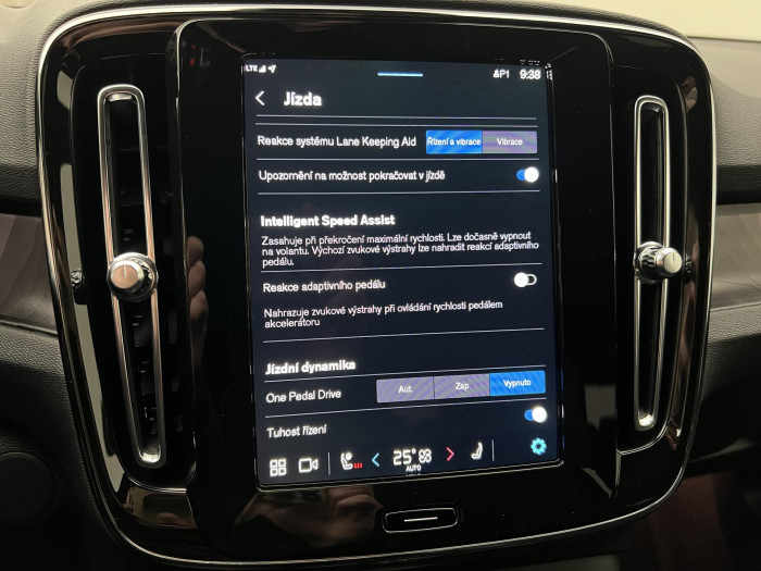 Volvo EX40 PURE ELECTRIC TWIN PLUS AUT CZ