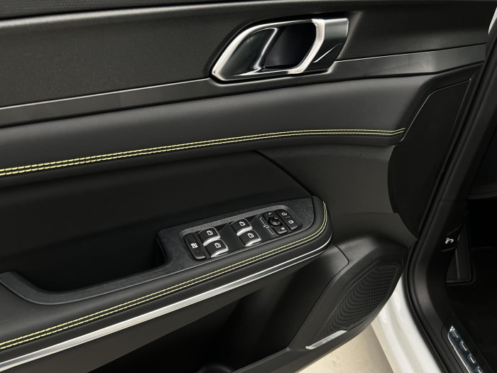 Lynk & Co 01 MORE PHEV