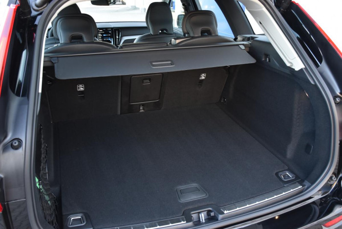Volvo XC60 B4 AWD PLUS AUT REZERVACE 2.0 Plus