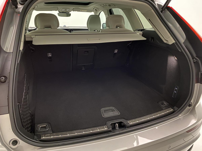 Volvo XC60 B5 AWD ULTIMATE AUT REZERVACE