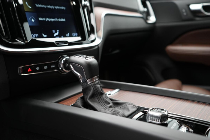 Volvo V60 D3 MOMENTUM PRO AUT REZERVACE 2.0 d Momentum