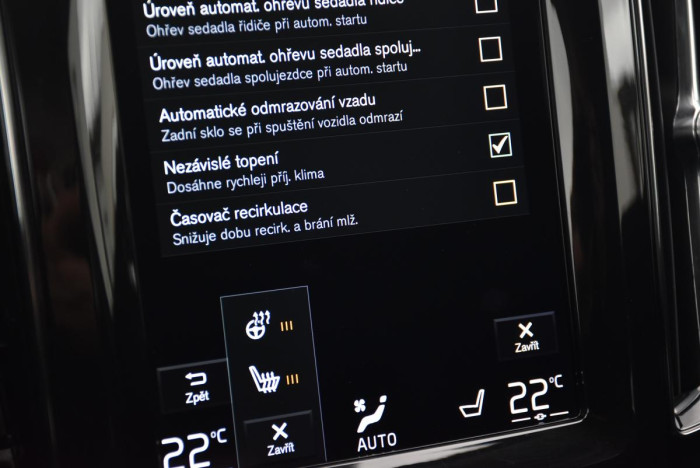Volvo XC60 B4 AWD MOMENTUM REZERVACE 2.0 Momentum