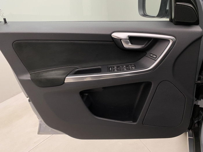 Volvo XC60 D5 AWD R-DESIGN AUT PANORAMA 2.4 d Panorama