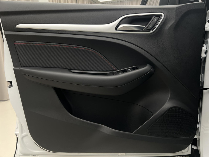 MG ZS 1.5 ESSENTIAL PLUS CZ 1.maj.