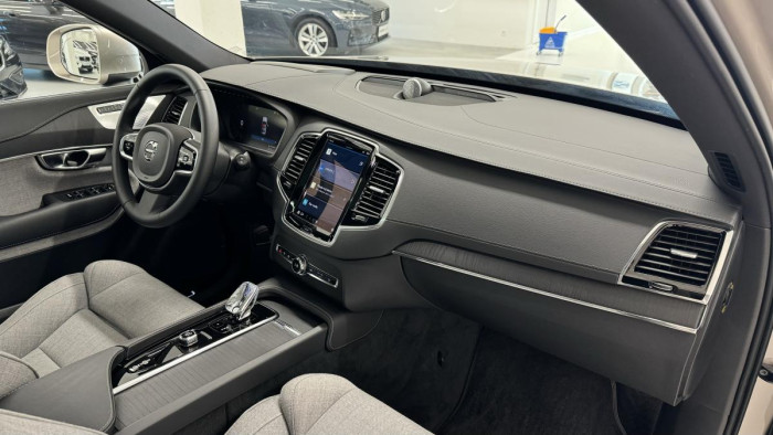 Volvo XC90 T8 AWD RECHARGE REZERVACE