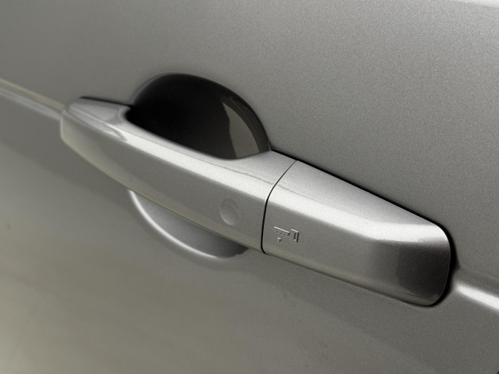 Land Rover Discovery D250 R-DYNAMIC SE REZERVACE 3.0 d Dynamic SE