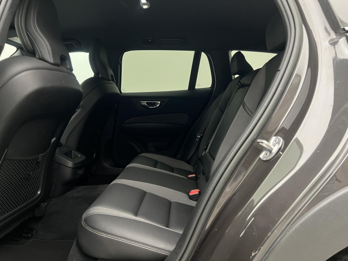 Volvo V60 CC B4 AWD PLUS AUT 1.maj.