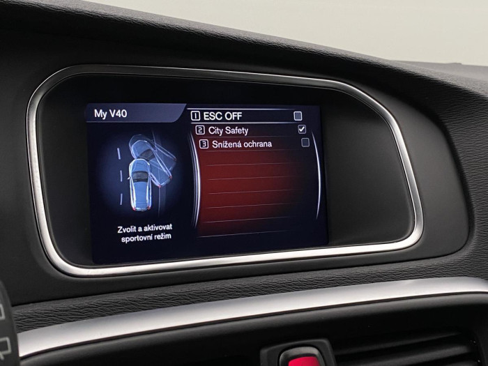 Volvo V40 CC D3 MOMENTUM REZERVACE 2.0 d CC CC Momentum