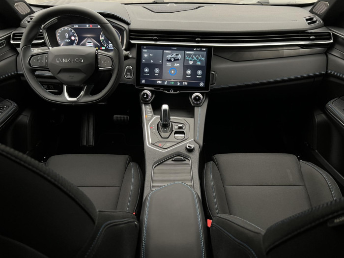 Lynk & Co 01 PHEV DCT AUT 1.maj.