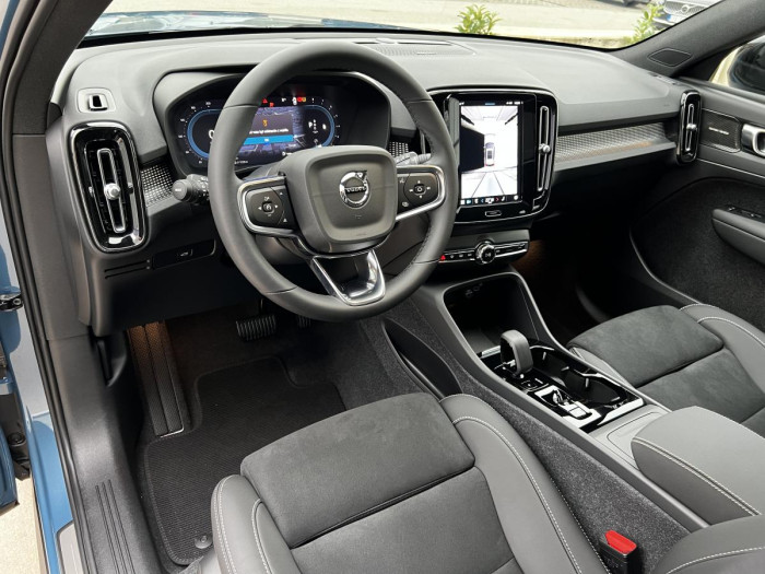 Volvo XC40 B4 DARK ULTIMATE Aut CZ