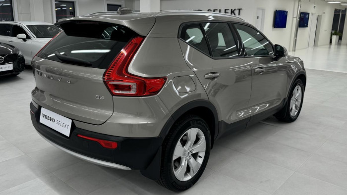 Volvo XC40 B4 MOMENTUM REZERVACE 2.0 Momentum