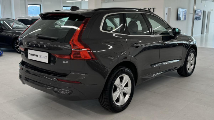 Volvo XC60 B4 MOMENTUM AUT REZERVACE 2.0 Momentum