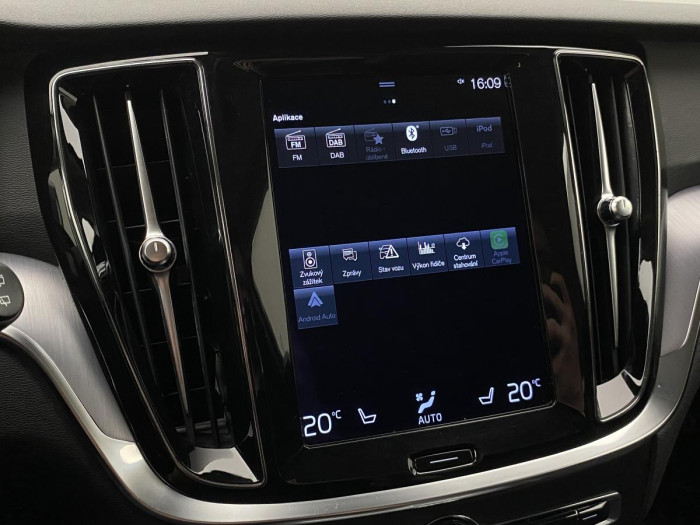 Volvo V60 B4 MOMENTUM AUT REZERVACE 2.0 Momentum