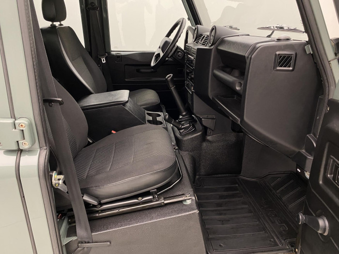 Land Rover Defender 110 STW AWD CZ REZERVACE