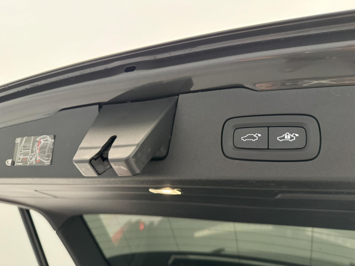Volvo V60 B4 R-DESIGN AUT REZERVACE