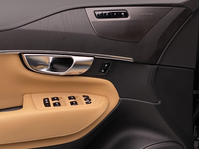 Volvo XC90 T8 AWD ULTIMATE DARK RECHARGE