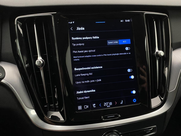 Volvo V60 B4 MOMENTUM AUT REZERVACE 2.0 Momentum