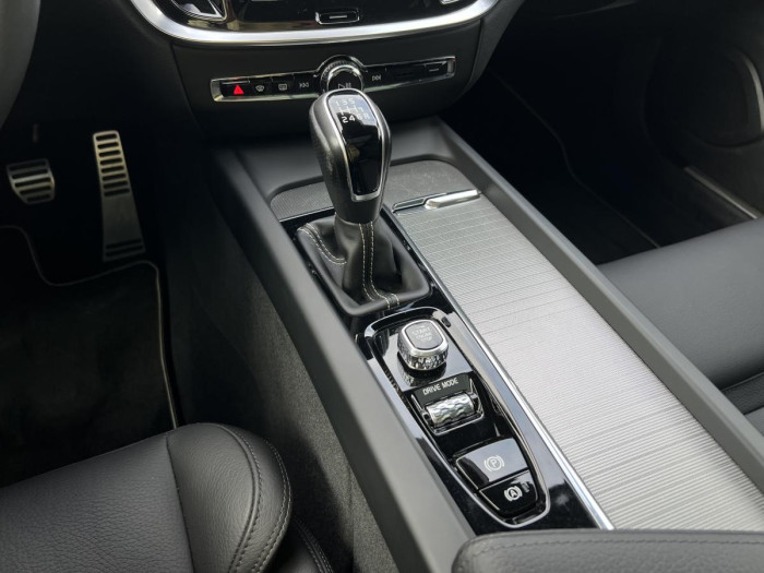 Volvo V60 D4 R-DESIGN NAVIGACE 1.maj. 2.0 d