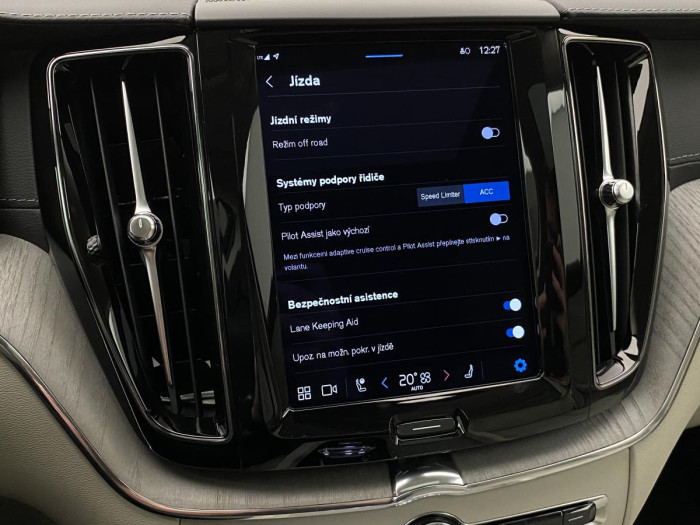 Volvo XC60 B5 AWD ULTIMATE AUT REZERVACE