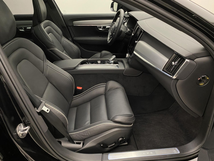 Volvo V90 B5 ULTIMATE DARK AUT 1.maj