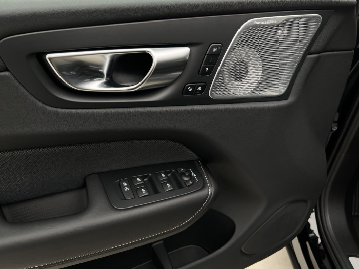 Volvo XC60 B5 AWD ULTRA BLACK EDITION AUT 2.0 Edition