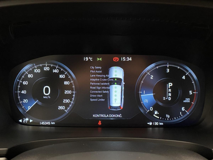 Volvo V90 CC D5 AWD MOMENTUM REZERVACE 2.0 d CC CC Momentum