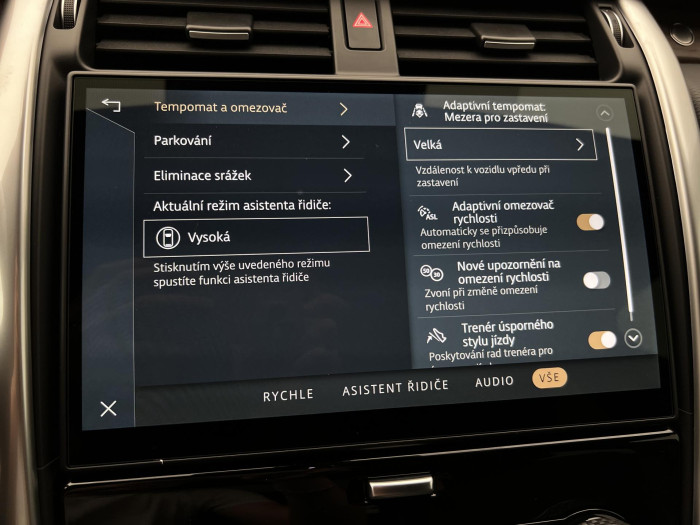 Land Rover Discovery D250 DYNAMIC SE AWD AUT CZ 3.0 d Dynamic SE