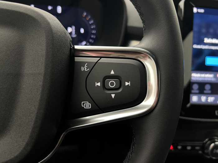 Volvo XC40 B3 DARK PLUS AUT