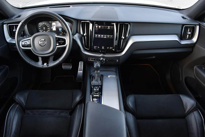 Volvo XC60 D4 AWD R-DESIGN AUT REZERVACE 2.0 d