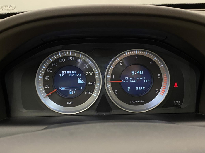 Volvo XC60 D5 AWD MOMENTUM AUT REZERVACE 2.4 d Momentum