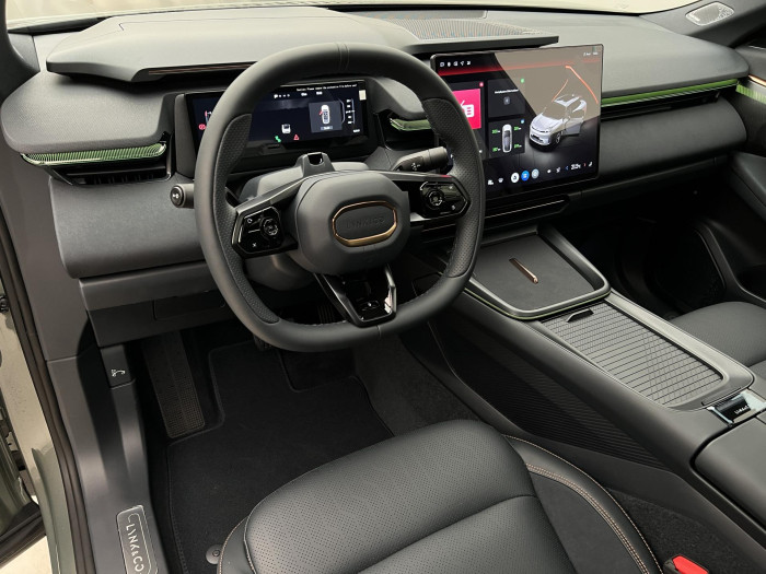 Lynk & Co 08 MORE PHEV