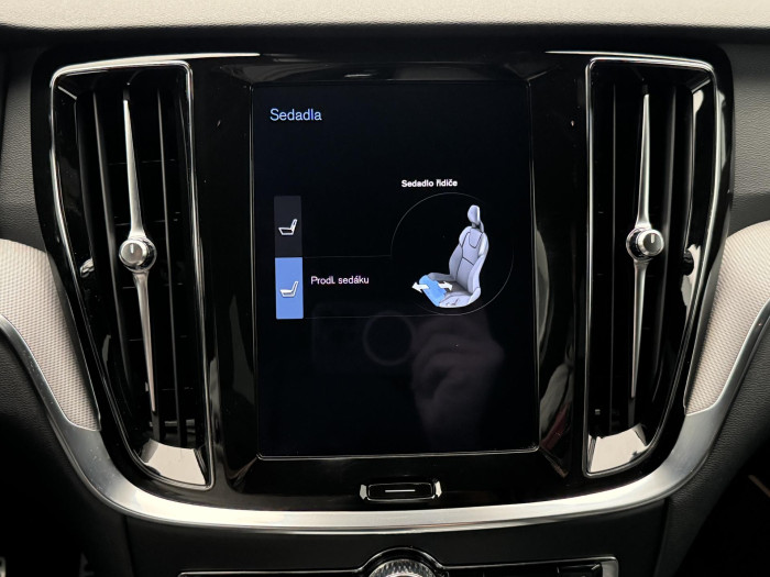 Volvo V60 B4 R-DESIGN AUT REZERVACE