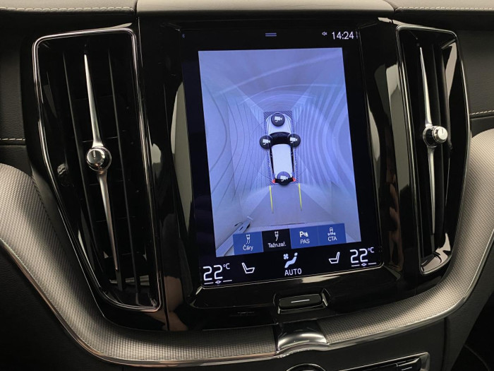 Volvo XC60 B5 AWD R-DESIGN AUT REZERVACE