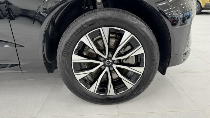 Volvo XC60 B4 AWD PLUS DARK REZERVACE 2.0 Plus