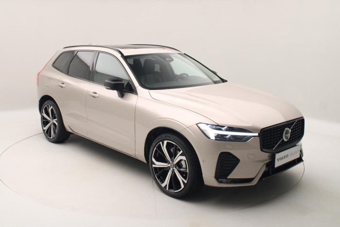 Volvo XC60 B5 AWD ULTIMATE REZERVACE