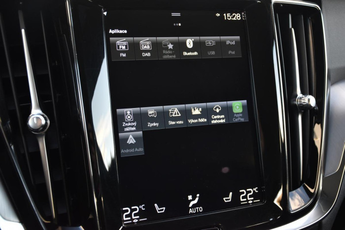 Volvo V60 B4 MOMENTUM ADV. REZERVACE 2.0 Momentum