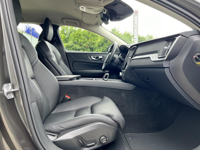 Volvo V60 CROSS COUNTRY B4 AWD Aut 1.maj
