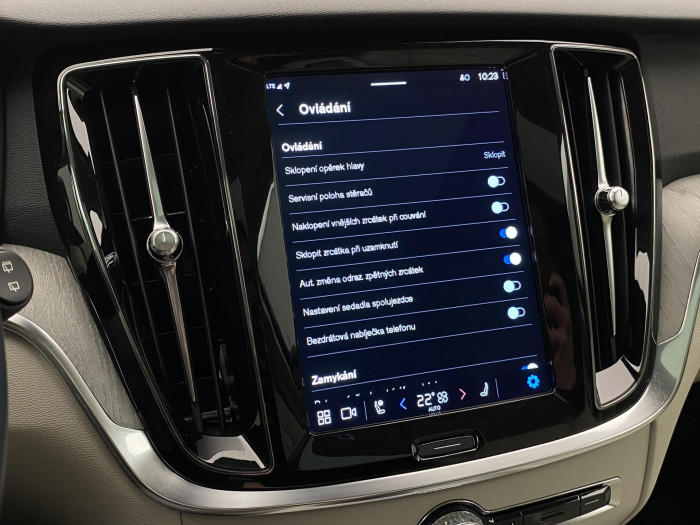 Volvo V60 CC B4 AWD BRIGHT PLUS AUT CZ