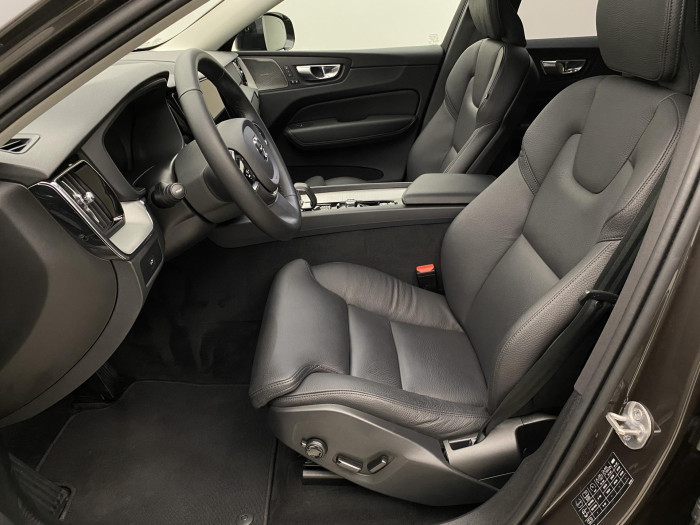 Volvo XC60 B4 AWD DARK PLUS AUT 1.maj