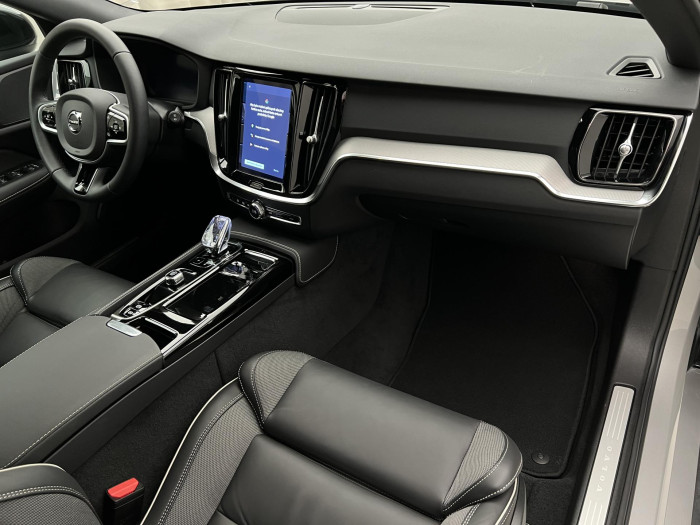 Volvo V60 T6 AWD RECHARGE PLUS DARK AUT