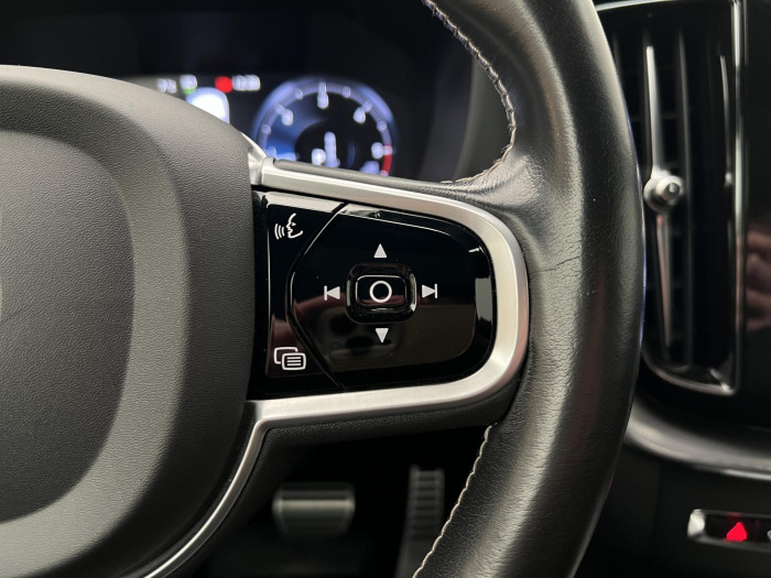 Volvo XC60 B4 AWD R-DESIGN AUT