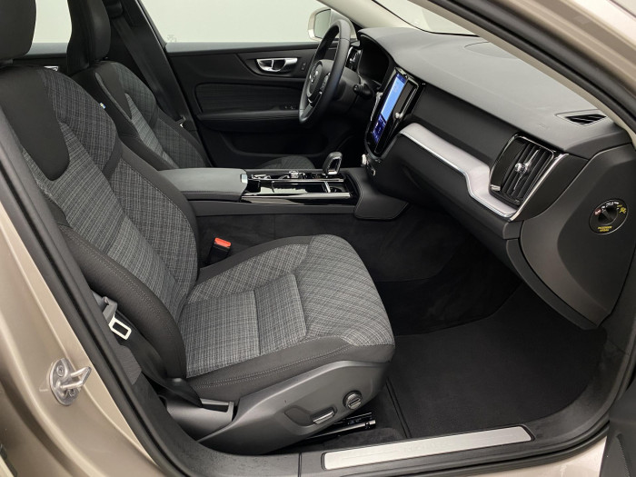 Volvo V60 T6 AWD RECHARGE CORE AUT CZ