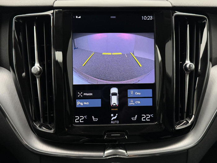 Volvo XC60 B4 MOMENTUM PRO AUT CZ 2.0 Momentum