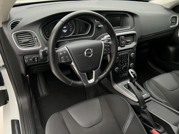 Volvo V40 T2 MOMENTUM AUT CZ 1.5 Momentum