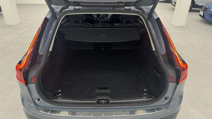 Volvo V90 CROSS COUNTRY B4 AWD REZERVACE