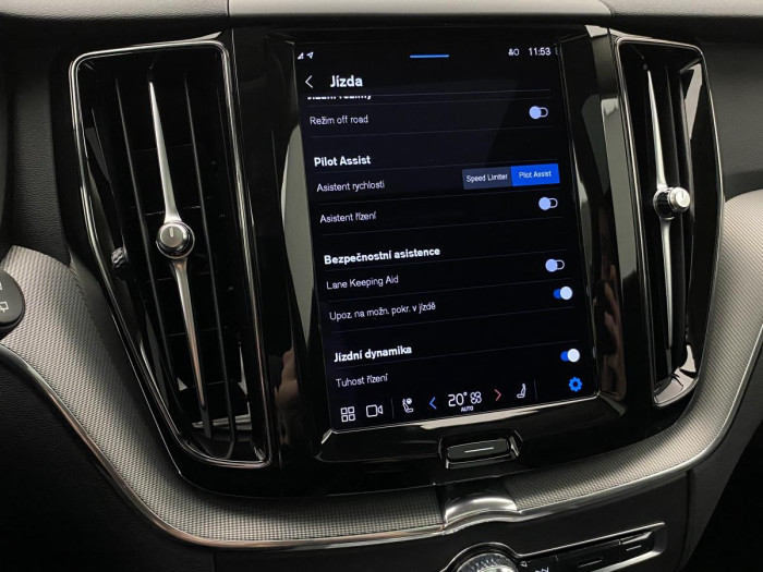 Volvo XC60 B4 AWD PLUS DARK REZERVACE 2.0 Plus