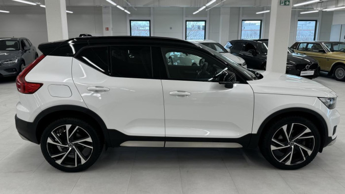 Volvo XC40 T4 AWD R-DESIGN REZERVACE