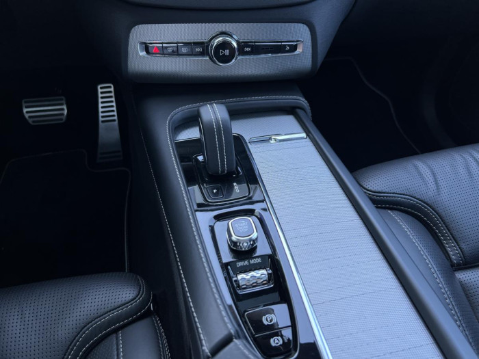 Volvo XC90 T8 AWD R-DESIGN 7MÍSTNÁ Aut