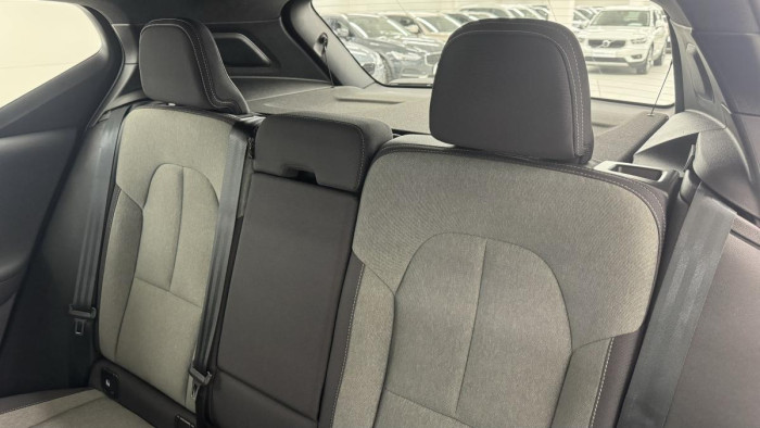 Volvo XC40 B4 MOMENTUM REZERVACE 2.0 Momentum